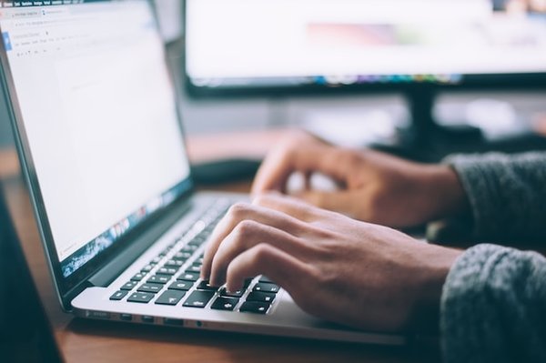 Choisir le bon site Web pour votre entreprise en démarrage - 5 conseils